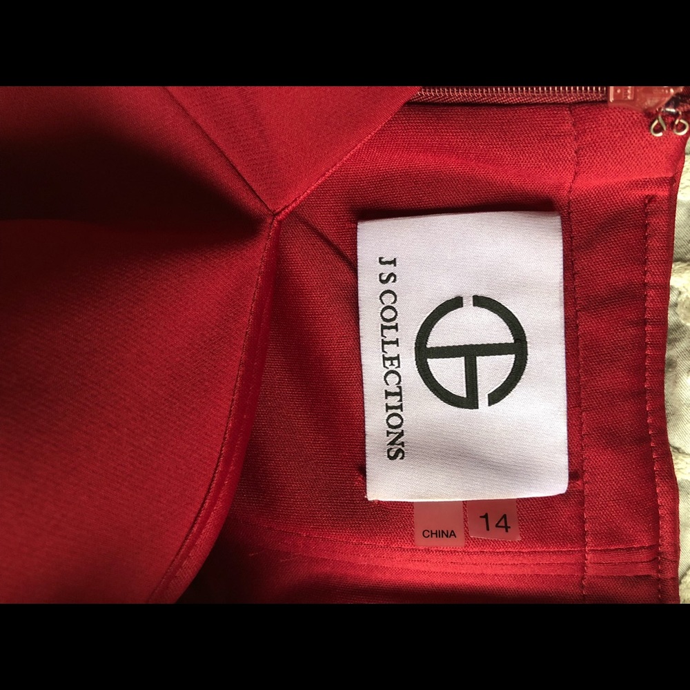 ❗️SALE❗️JS Collections Red Sweetheart Gown - Picture 4 of 4